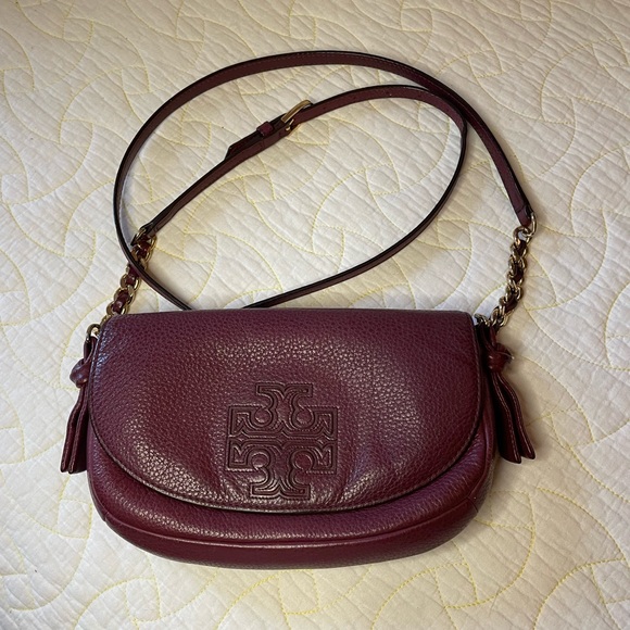 Tory Burch Handbags - GUC, Tory Burch Plum Leather Crossbody